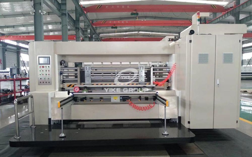 Impresora flexográfica Slotter Máquina troqueladora esperando el envío